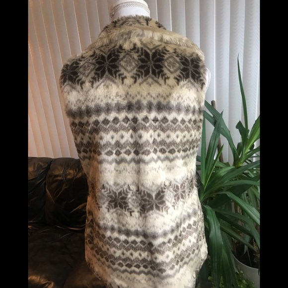 Roz&Ali faux fur vest - Picture 3 of 8